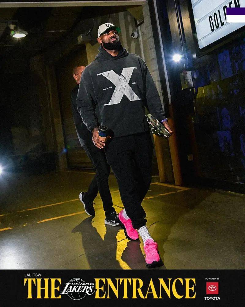 关于湖人回归首秀大放异彩，国乒主场球迷高呼名字的信息