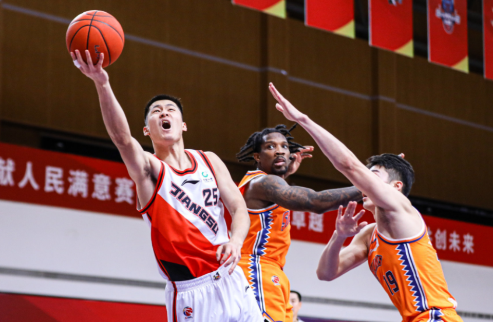 jiuyou游戏中心-包含CBA季后赛赛前走向成谜，夏洛特黄蜂队长鼓劲，更衣室稳定，轮换策略成焦点的词条