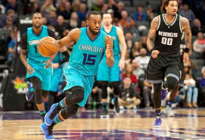 包含CBA季后赛赛前走向成谜，夏洛特黄蜂队长鼓劲，更衣室稳定，轮换策略成焦点的词条