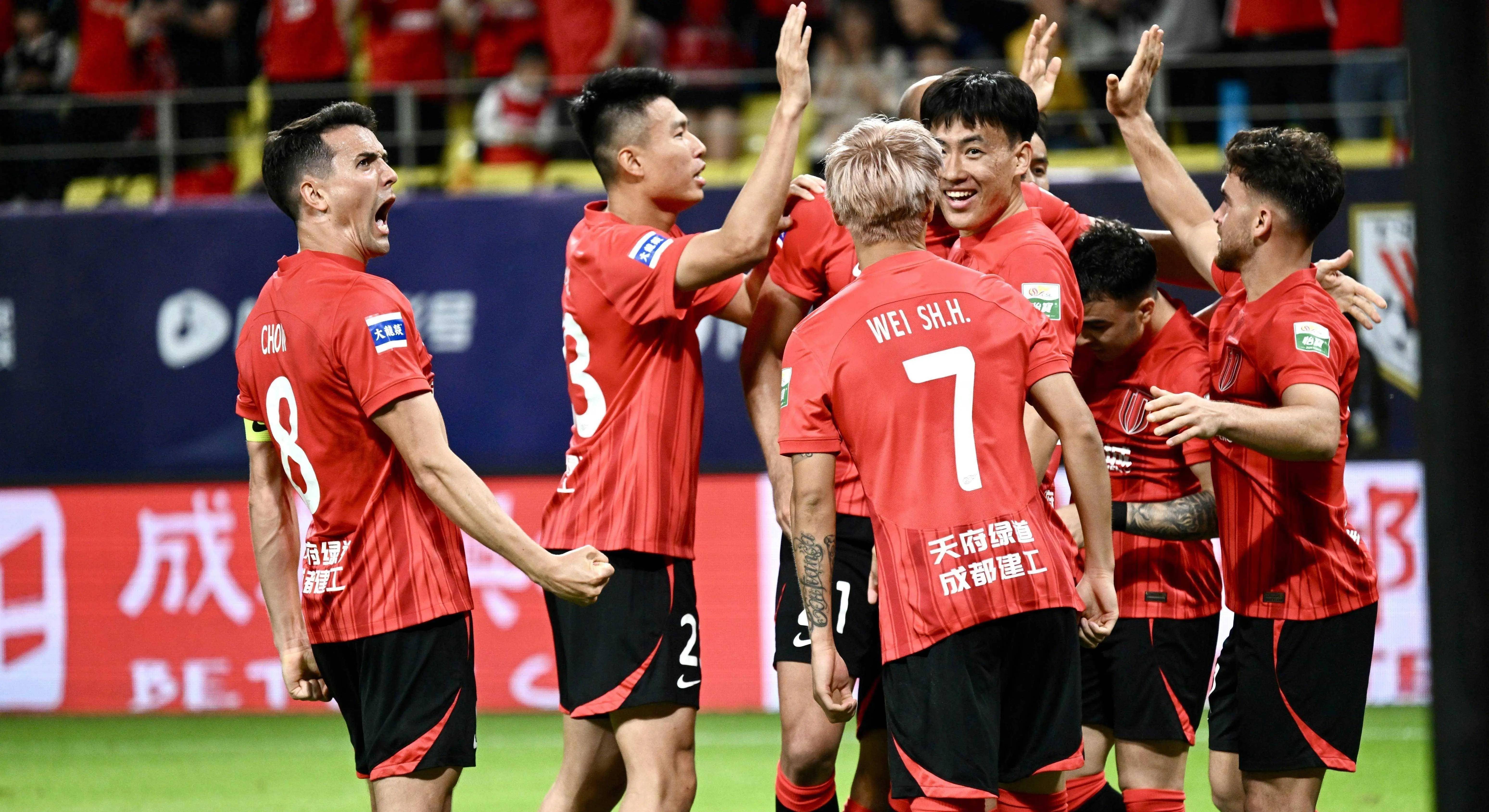 今晚成都蓉城备战CBA季后赛；遗憾出局细节曝光；质疑声仍在；临场指挥获称赞的简单介绍