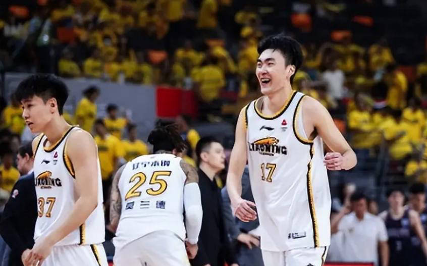 关于转会期CBA季后赛传出新动向，夏洛特黄蜂远射贴柱，管理层表态——悬念犹存，细节决定成败的信息